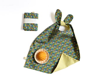 Serviette de cantine vert, jaune, bleu motifs graphiques