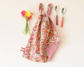 Stylish liberty bib , large bib , liberty betsy , baby shower gift , reversible bib , Liberty of London , kids napkin , toddler bib