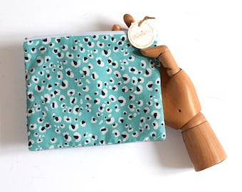 Pochette zippée vert turquoise motifs léopard, trousse maquillage, pochette voyage