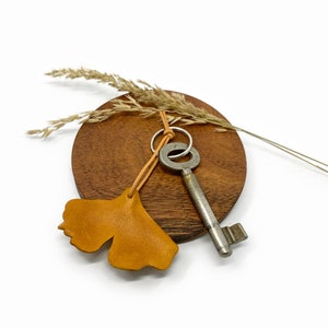Ginkgo Leaf Keychain or Key Fob for your car keys - Handcrafted from »zero waste« leather - Also great as bag charm, lucky charm or talisman