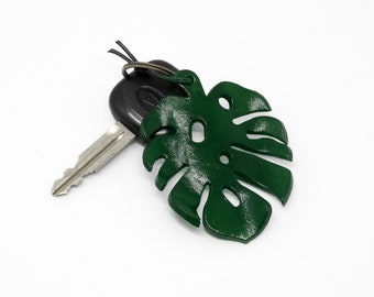 Monstera Schlüsselanhänger aus nachhaltig produziertem Leder mit Schlüsselring | Geschenke unter 20 Euro zum Valentinstag
