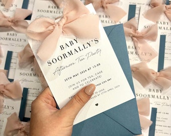 Luxe Bow Ribbon baby shower uitnodiging, eenvoudig briefpapier, gepersonaliseerde uitnodiging, saliegroen, blozen roze, amandel, stoffig blauw