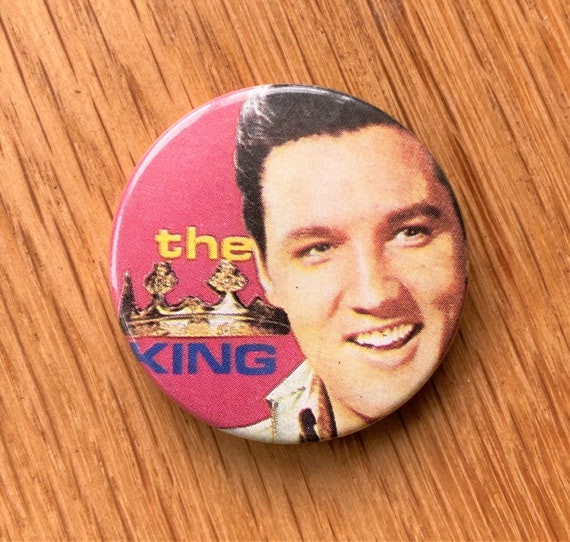 Button pin badge 38 mm elvis presley born to be king usa 