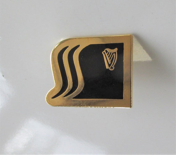 GUINNESS SS Vintage Metal Pin Badge Made In The 1… - image 1