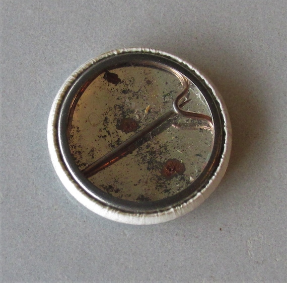 GLORIA MUNDI Vintage Button Style Metal Pin Badge… - image 2