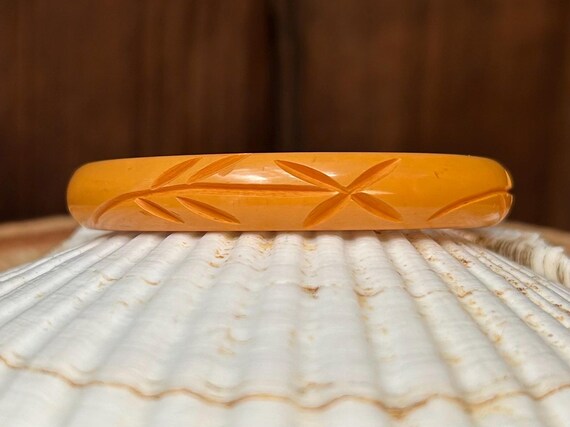 Yellow Bakelite Bangle Bracelet, Authentic Mid-Ce… - image 5