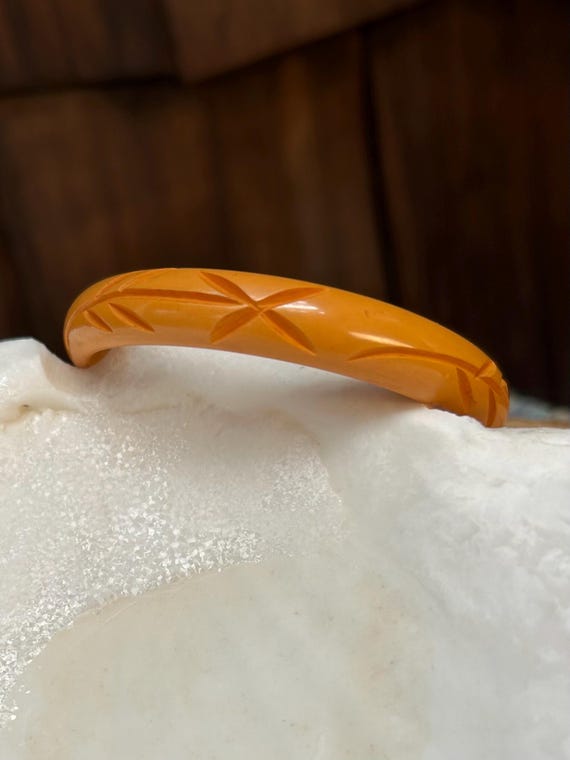 Yellow Bakelite Bangle Bracelet, Authentic Mid-Ce… - image 2