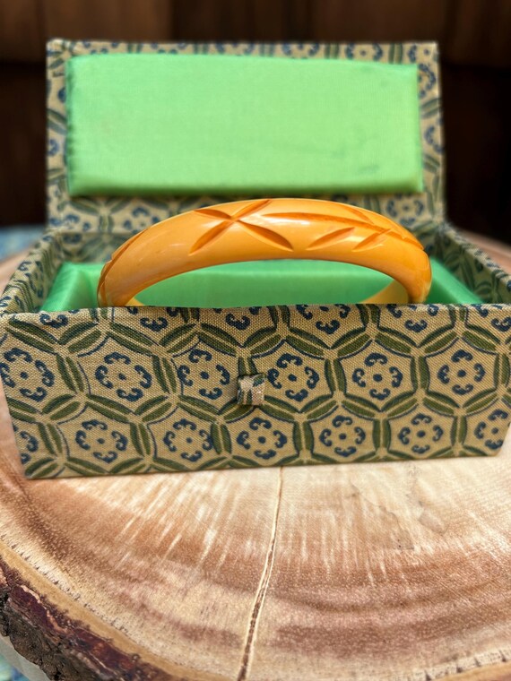 Yellow Bakelite Bangle Bracelet, Authentic Mid-Ce… - image 4