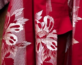 Red Floral Kimono, Japanese Robe for Vintage Resort Wear, Vintage Kimono Robe for Pool Coverup or Poolside Lounge Wear, Cruise Ship Clothing