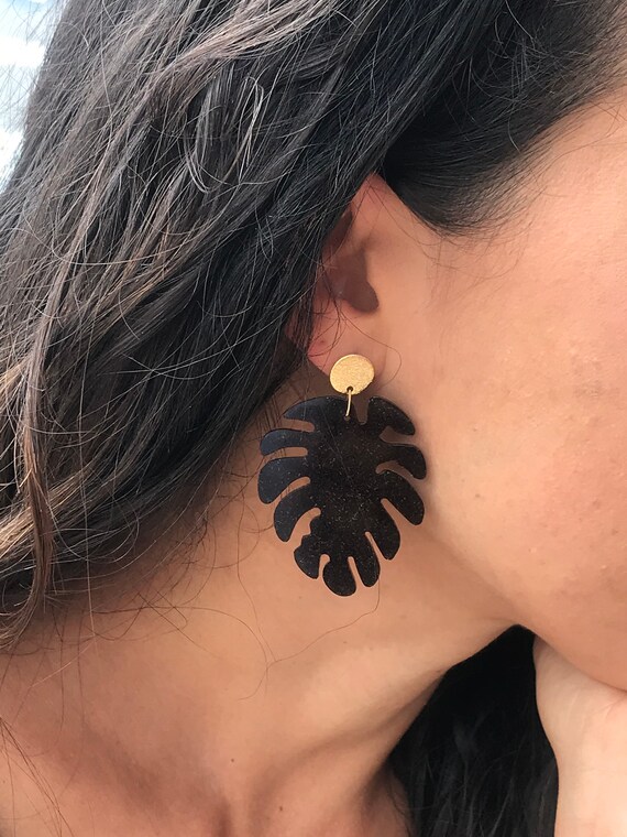 NEREA: Handgemachte Kaffeesatz Monstera Blatt Ohrringe, 18K Gold Ohrstecker  - Etsy.de