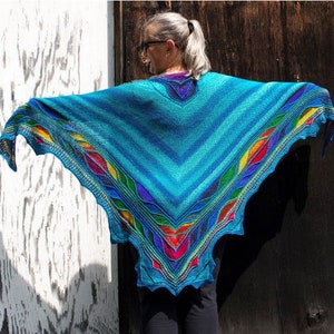 Vacation Butterfly Shawl Kit, 1 Urth Uneek Fingering+2 Hanks Urth Monokrom Self-Striping Extra Fine Merino Super Wash