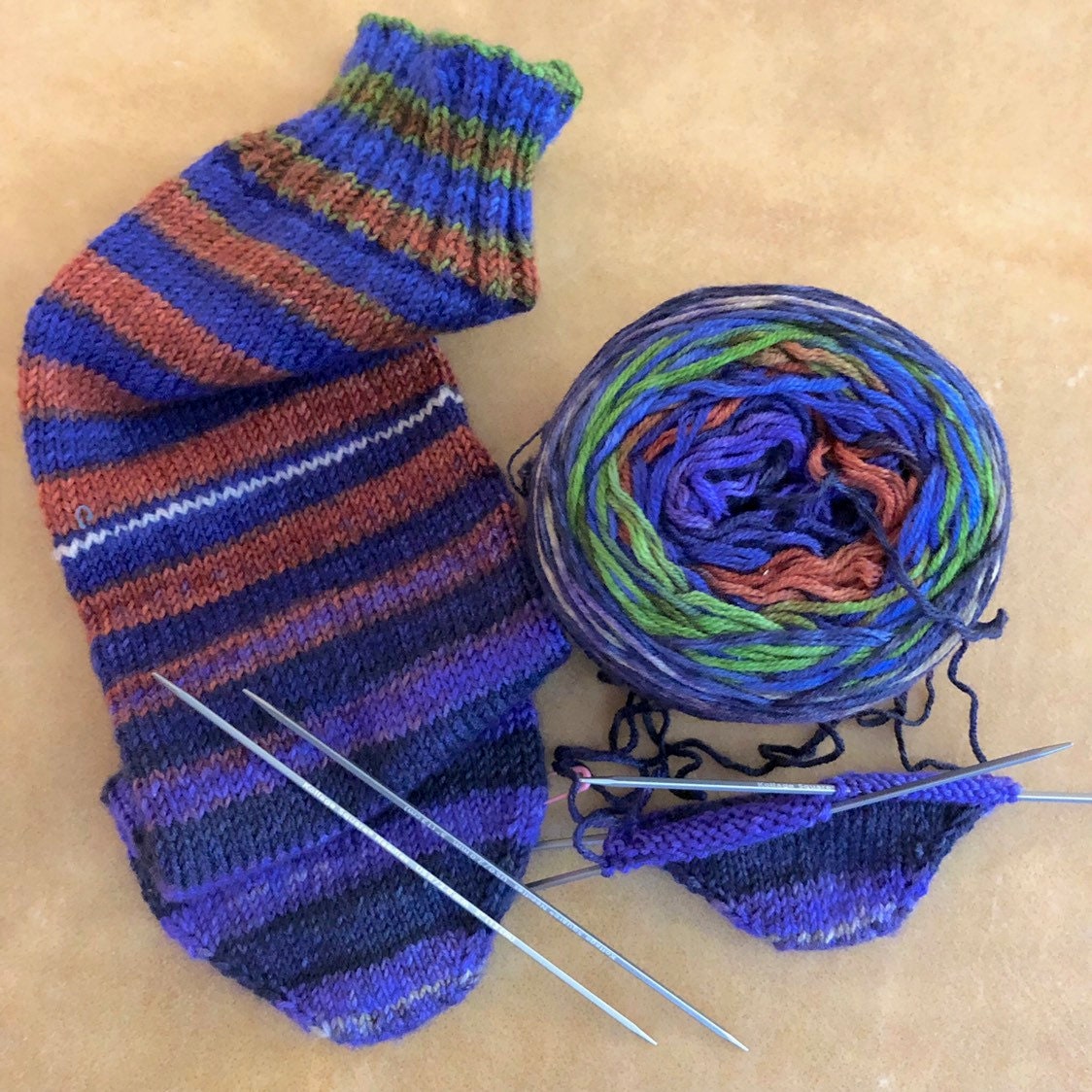 Urth Uneek 53 Matching Sock Kit Self Striping Merino-nylon - Etsy