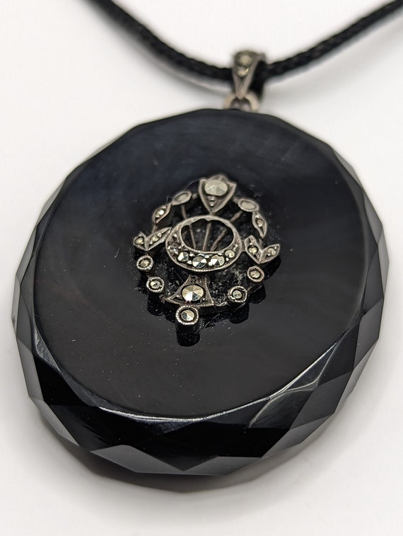 Victorian Faceted Agate Locket - image 3