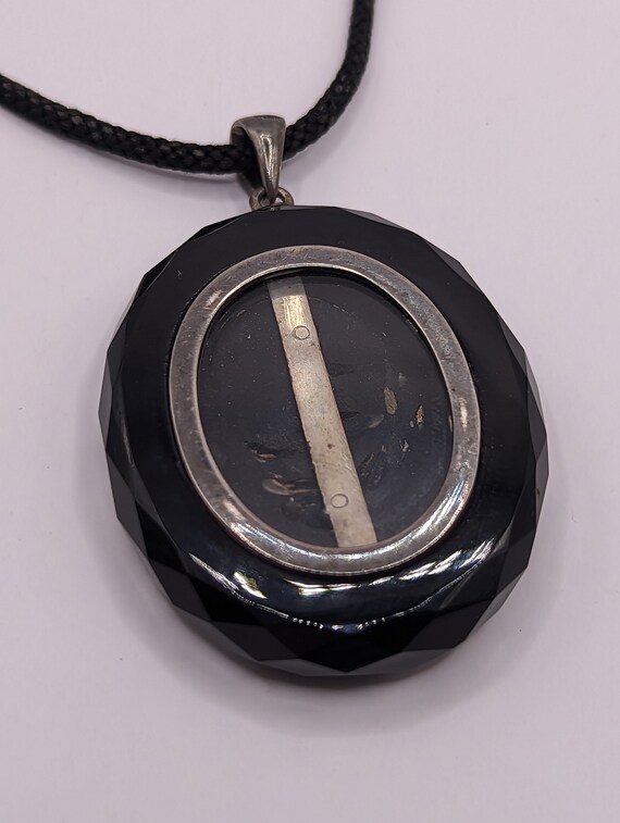 Victorian Faceted Agate Locket - image 5