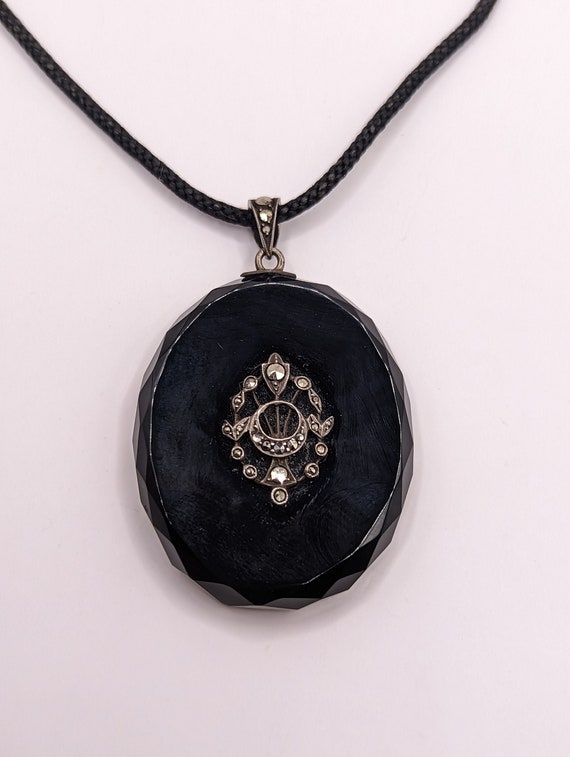 Victorian Faceted Agate Locket - image 8