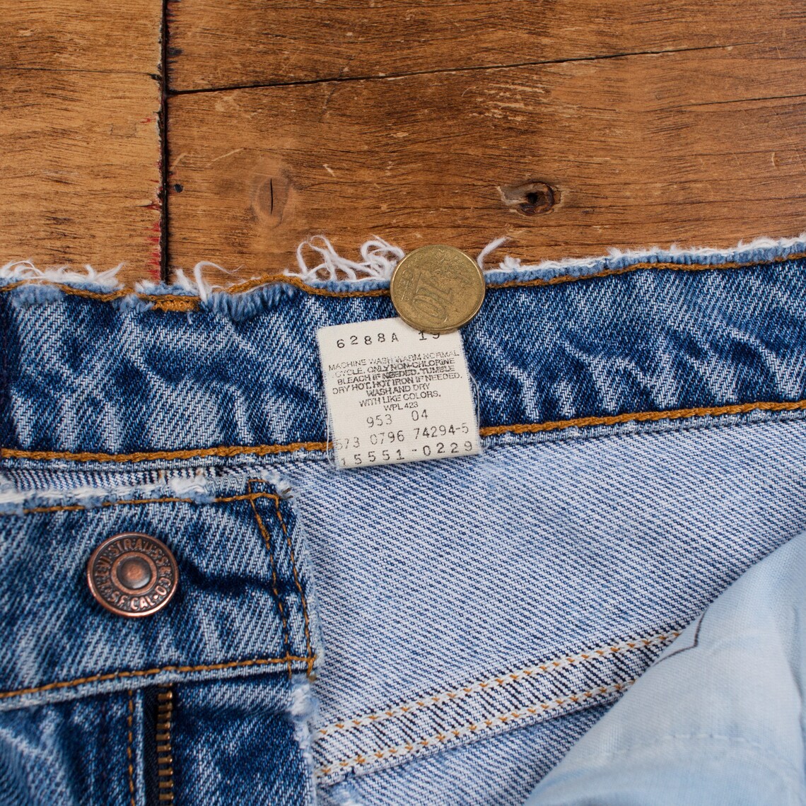 Vintage Levis 551 Jeans 31 x 30 USA Made 90s Stonewash Tapered Blue Womens, foto 2 di 5