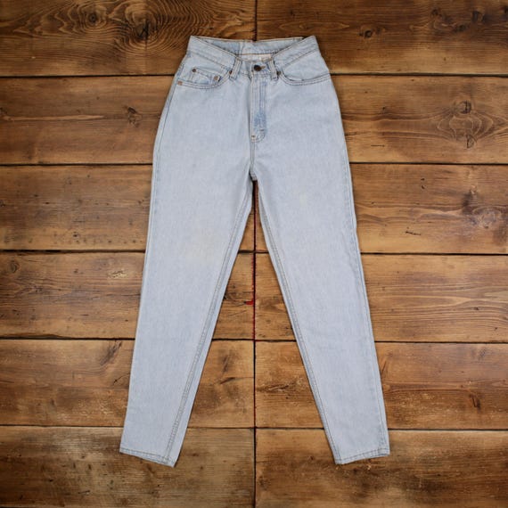 Vintage Levis Jeans 26 x 31 USA Made 90s Light Wash Tapered Blue Womens Denim