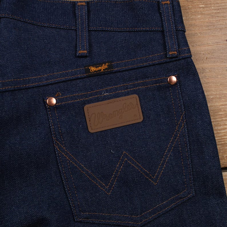 Jeansy Vintage Wrangler Straight Jeans 35x30 z lat 90. w kolorze ciemnoniebieskim, stonewash zdjęcie 4
