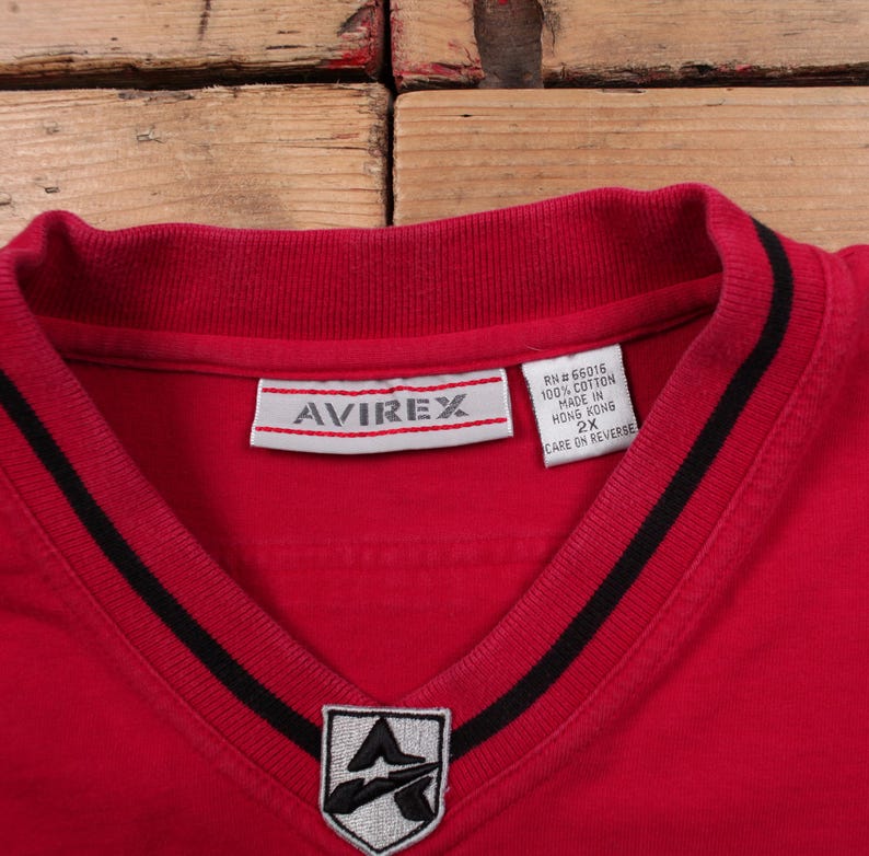 Vintage Avirex T-shirt 2XL Mens 00s V-neck Jersey Red Streetwear Y2k Hip Hop image 3