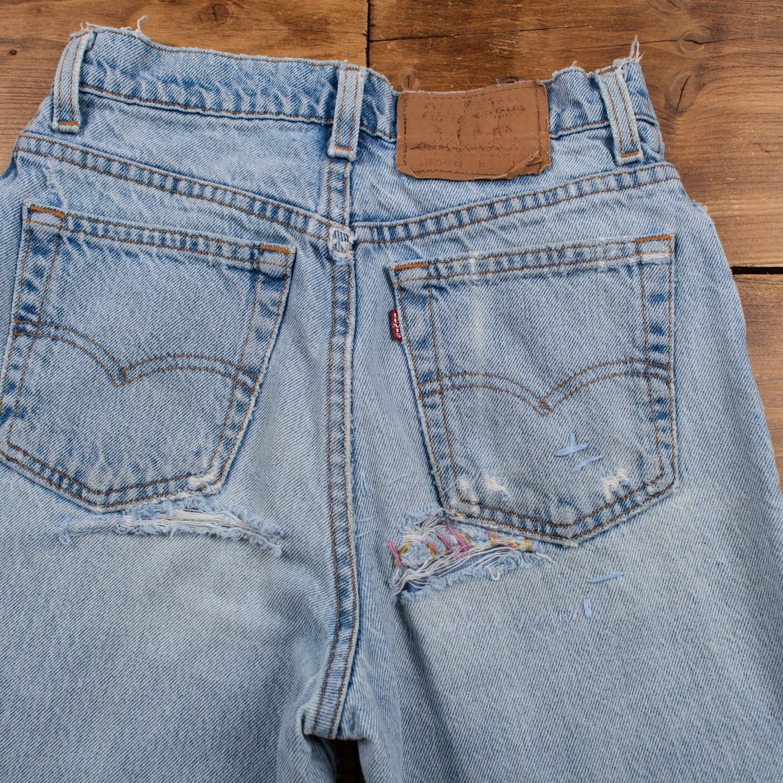 Vintage Levis 525 Jeans 26 x 29 Stonewash Tapered Blue Red Tab Denim, foto 2 di 5