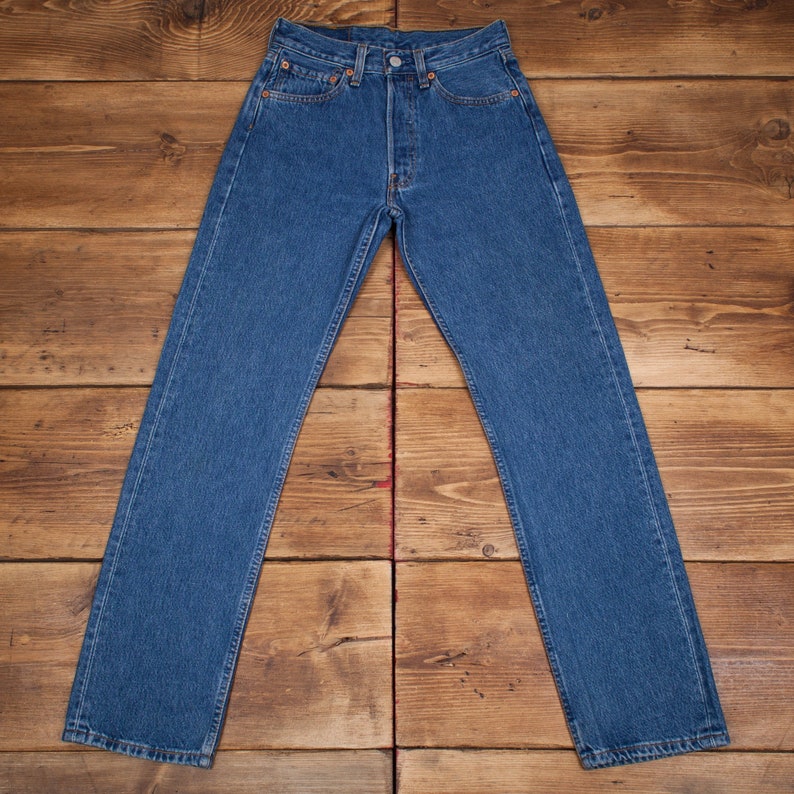 Your Guide to Levi's 501 Jeans (See Them On, Too!) - The Mom Edit