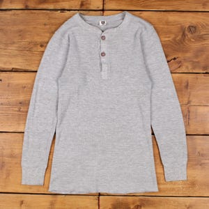 Camiseta térmica vintage Hanes Waffle para hombre, talla M, años 90, gris, algodón y poliéster, estilo Henley.