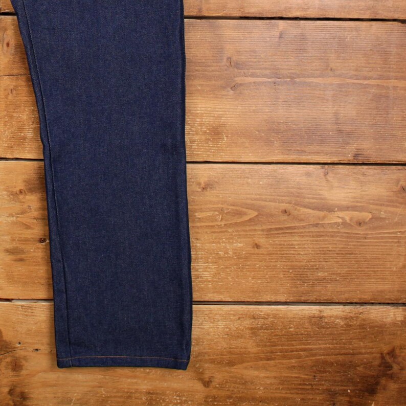Jeansy Vintage Wrangler Straight Jeans 35x30 z lat 90. w kolorze ciemnoniebieskim, stonewash zdjęcie 9