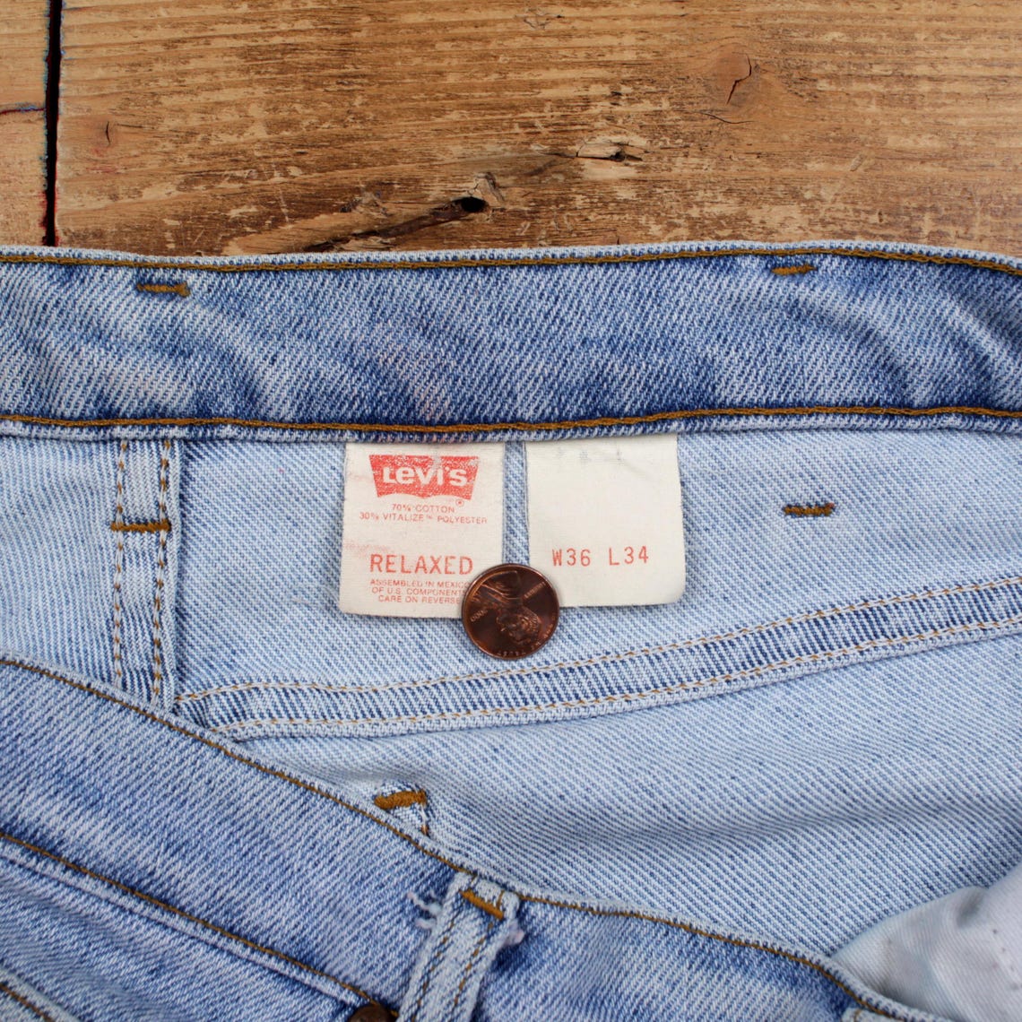 Vintage Levis Relaxed Jeans 36x29 90s Blue Faded Light Stonewash Denim, foto 3 di 5