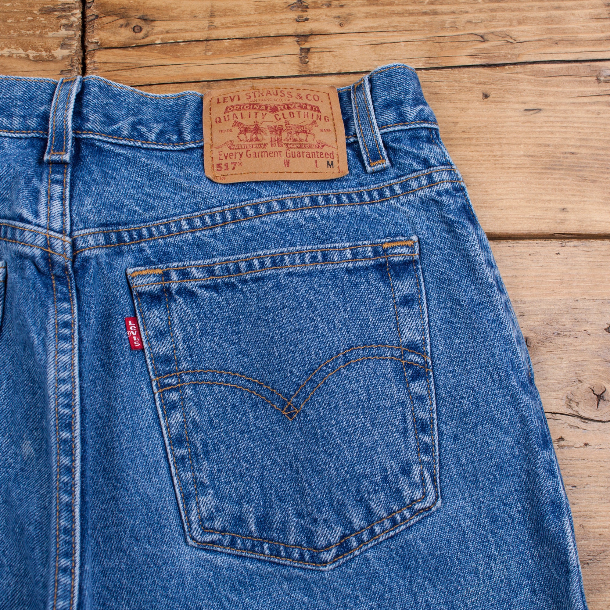 Vintage Levis 517 Jeans 34 x 32 90s Medium Wash Bootcut Blau Damen