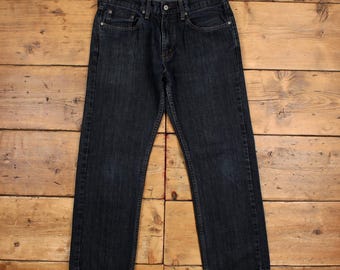 Calça jeans Levi's 559, tamanho 32x30, azul escuro, corte reto e relaxado, lavagem stonewash, com zíper.