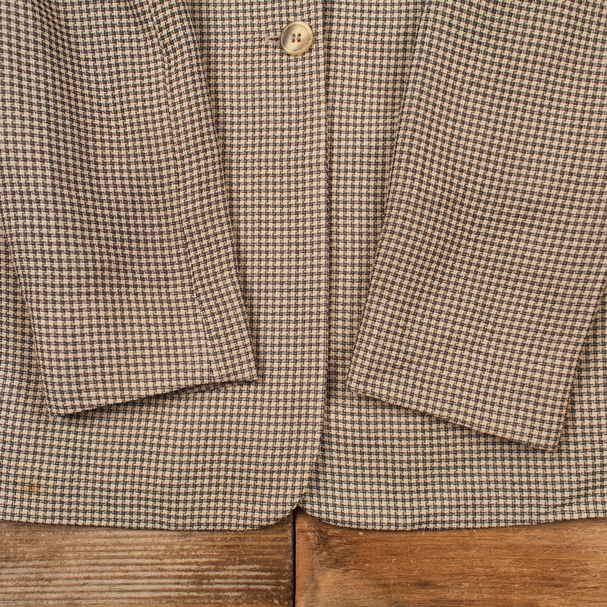 ジャケット GIORGIO ARMANI CHECKED BLAZER IN LAMINATED 90s Giorgio Armani Vintage Women's Plaid Blazer Jacket - M