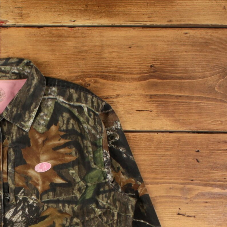 Camisa de camuflaje Mossy Oak Real Tree, talla XL para mujer, con botones y bolsillo, ideal para caza y actividades al aire libre, color verde. imagen 6