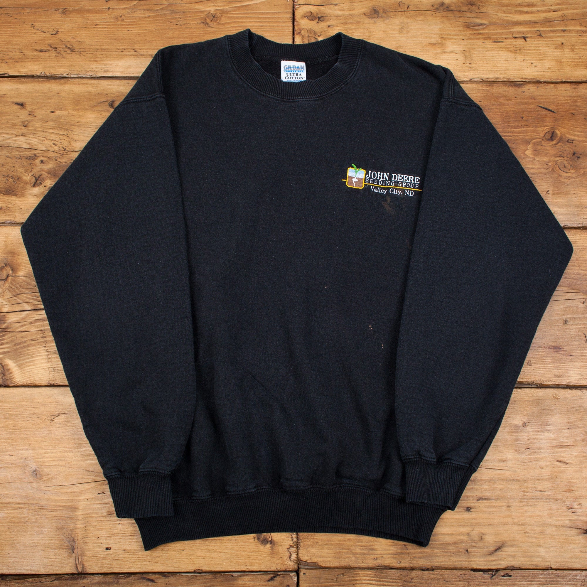 gildan activewear crewneck sweatshirt