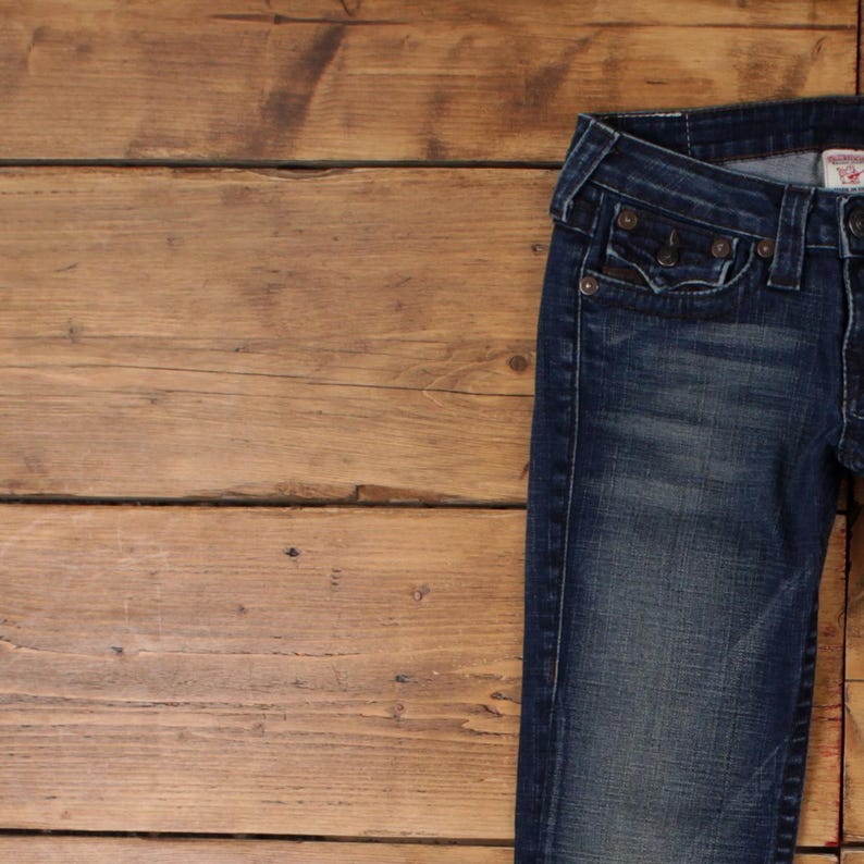 Vaqueros True Religion Y2k 27x32 para mujer, azul, hechos en EE. UU., lavados a la piedra oscuros, rectos imagen 6