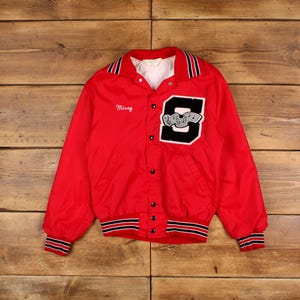 Jaqueta Vintage Varsity S 80s Bomber Music EUA Feito Vermelho Feminino