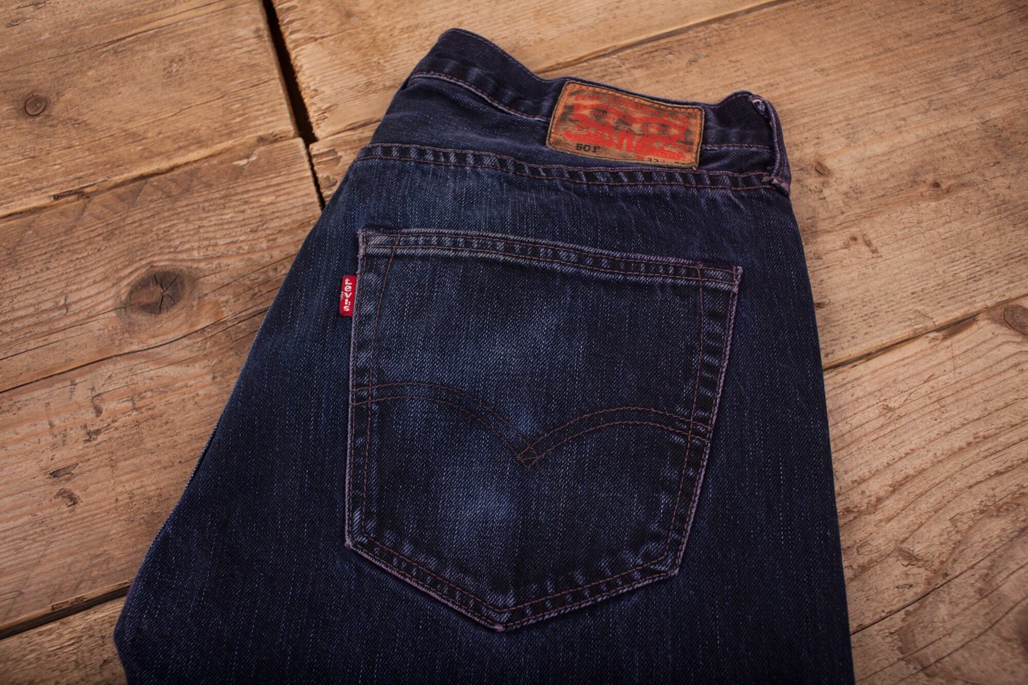 levis 501 red tab