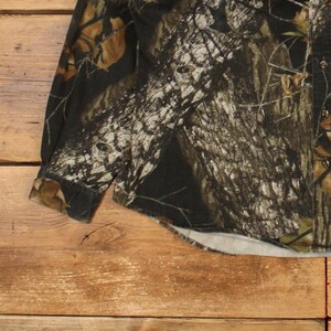 Camisa de camuflaje Mossy Oak Real Tree, talla XL para mujer, con botones y bolsillo, ideal para caza y actividades al aire libre, color verde. imagen 7