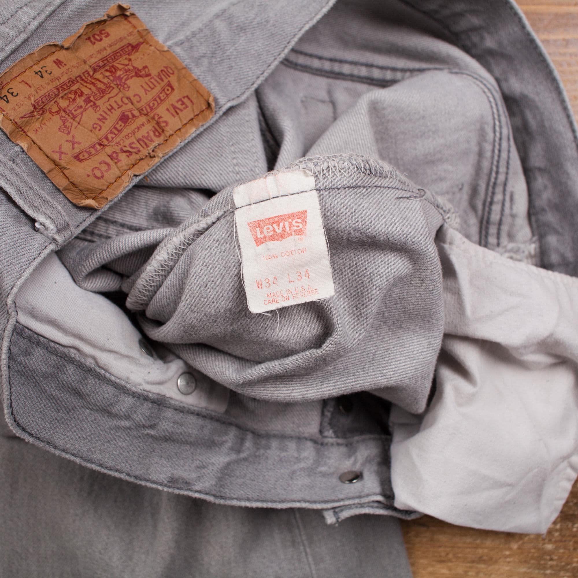 パンツ 90s levis 501 made in usa w34 L33 Vintage Levis 501 Jeans 33 X 34 USA Made 90s Light Wash