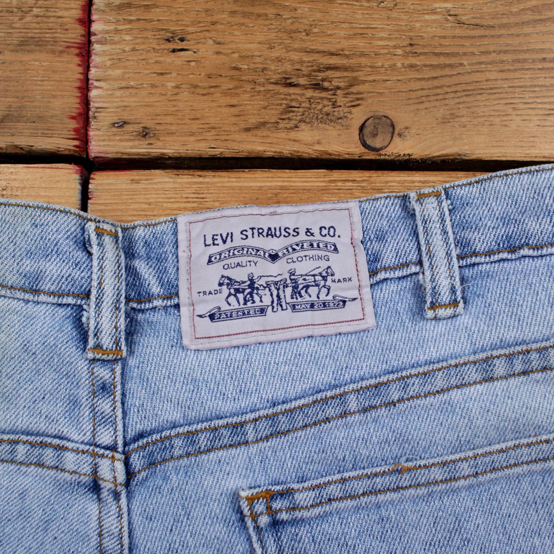 Vintage Levis Relaxed Jeans 36x29 90s Blue Faded Light Stonewash Denim, foto 4 di 5