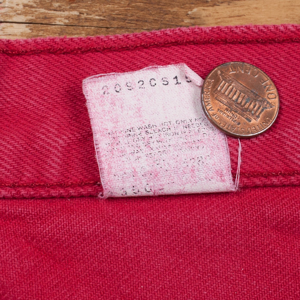 Vintage Levis Jeans 30 x 30 USA Made Medium Wash Tapered Pink Womens Red Tab, foto 2 di 5
