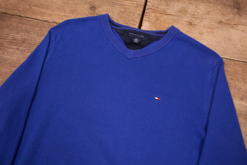 Mens Vintage Tommy Hilfiger Blue V Neck Sweatshirt Jumper Medium 38\u201d R12203