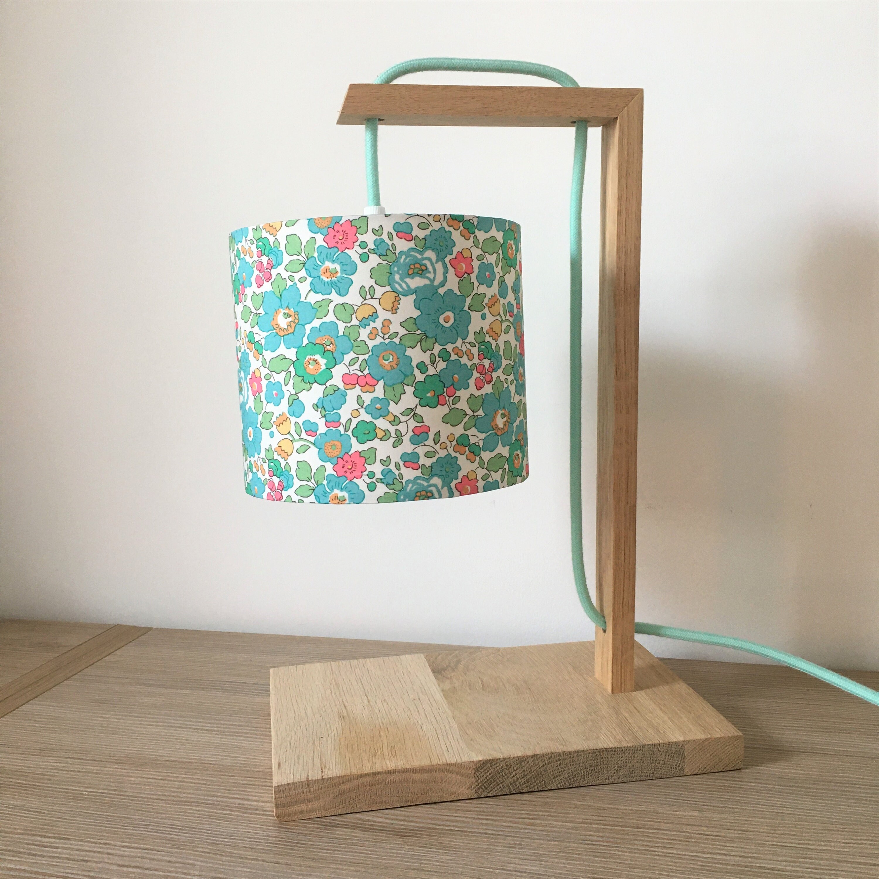 Lampe en Chêne Liberty Adeladja Bleu , Idéale Lampe de Chevet ou Pour Un Bureau