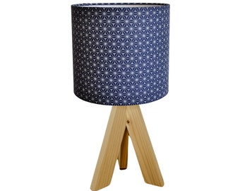 Lampe trépied avec un tissu aux formes géometriques bleues