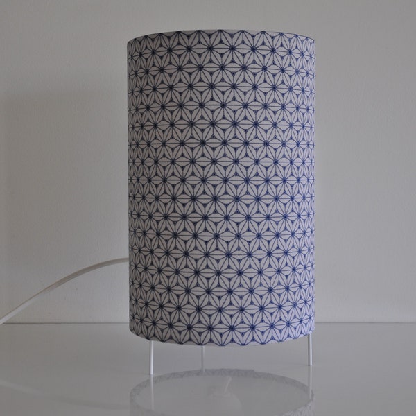 Lampe - fudji lin bleu -  style scandinave -moderne - luminaire design - lampe tube - lampe à poser - tissu japonnais - formes geometriques