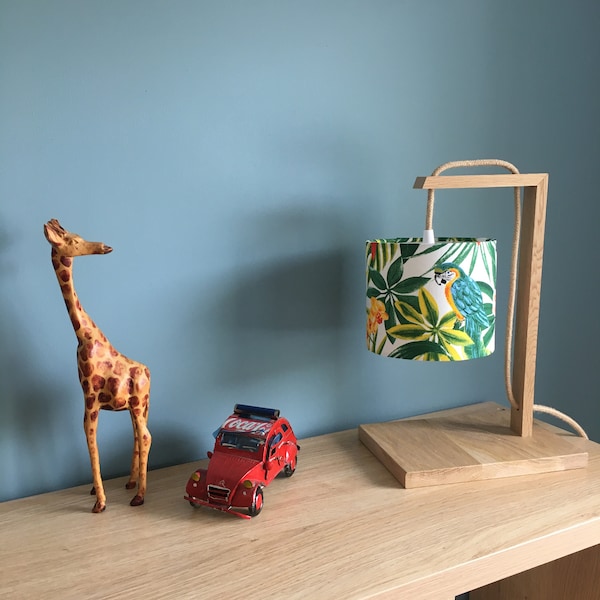 Lampe en chêne exotique , idéale en lampe de chevet ou pour un bureau