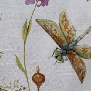 Dragon Fly Opal Stof van Edinburgh Weavers, Wilde Bloemen Katoen stof, natuurlijke florale zachte opaal botanische stof bekleding Ambachtelijke Stof