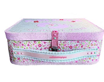 grande valise vintage en carton : baby shower decoration