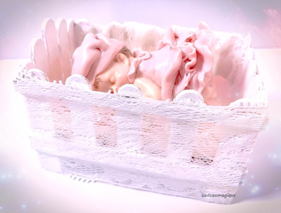 baby girl in fimo in white bed, wood and lace: table decoration