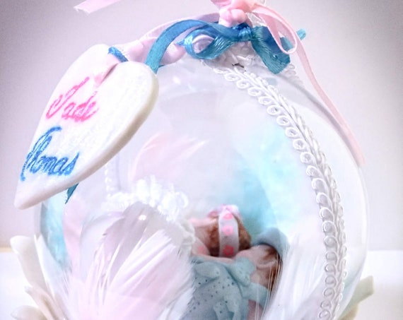 mobile ball with baby girl and baby boy in fimo: blue and pink décor