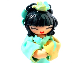 poupée japonaise en fimo kimono vert orange : cadeau fille